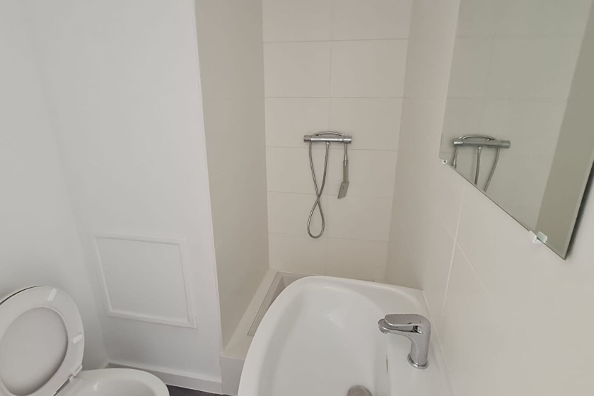 A louer, appartement  en centre ville de PLOERMEL avec cour privative et jardinet - Photo 6